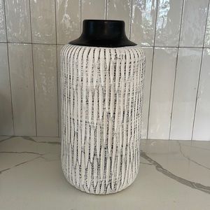 Ceramic vase